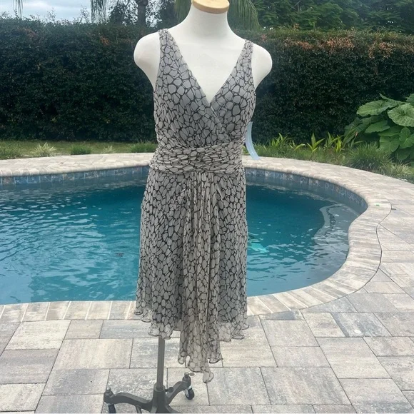 London Times Black and Cream Sleeveless Midi Dress - Picture 2 of 15